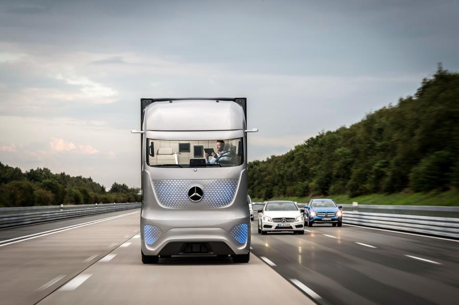  Mercedes-Benz Future Truck 2025 2014 года  (фото 10 из 28)